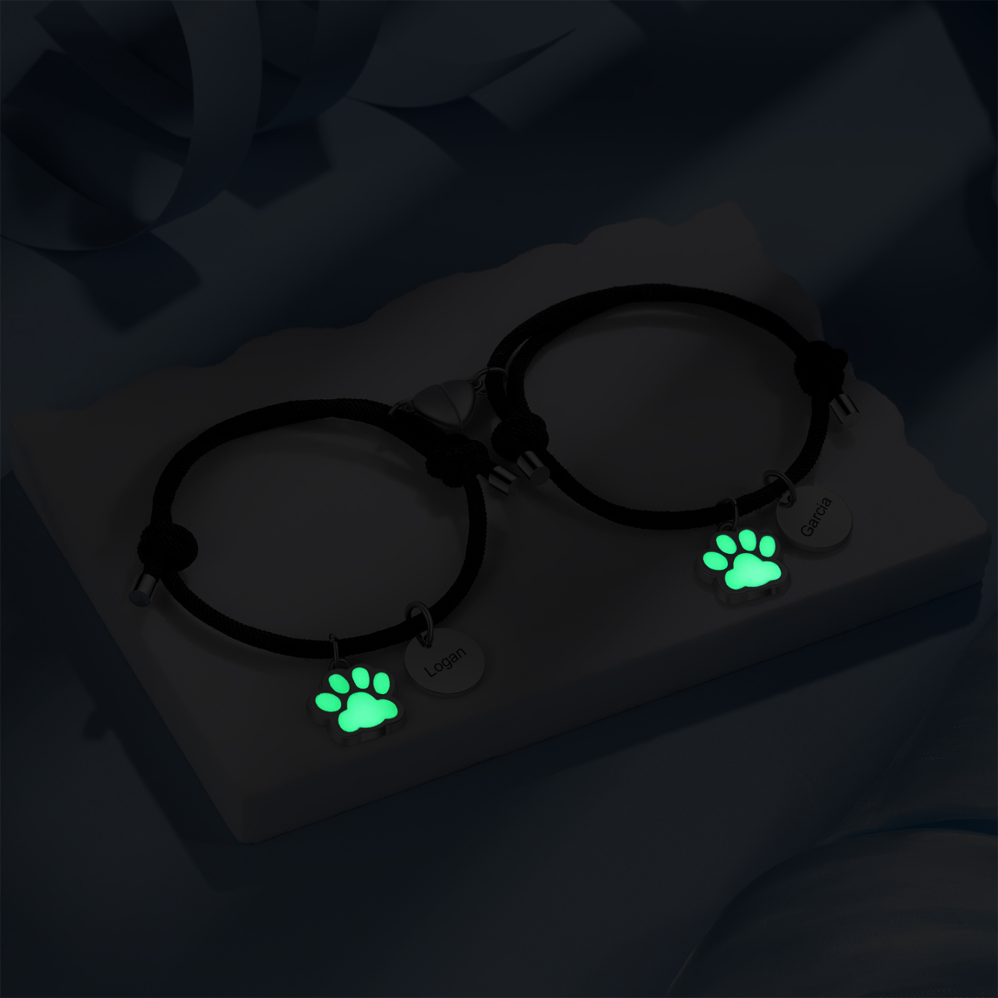 Pulsera para pareja de pata fluorescente 2 nombres personalizados con dije de corazón magnético-Jessemade ES