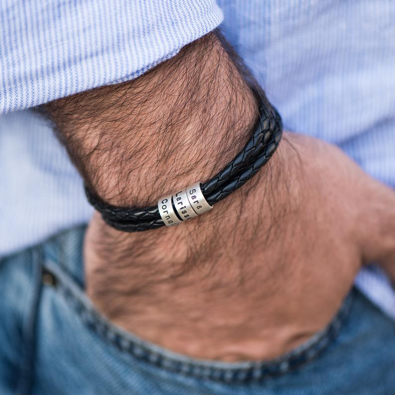 Pulsera de cuero trenzado personalizada con 2 nombres en 2 cuentas-Jessemade ES