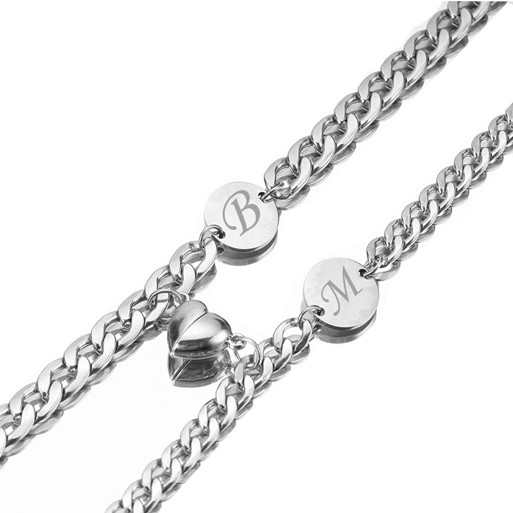 Pulseras de acero personalizadas para pareja con dije de corazón de rompecabezas magnético 2 letras-Jessemade ES