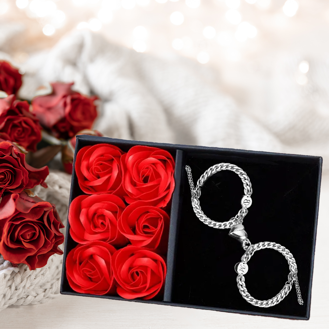 Pulsera compartida para pareja de acero personalizada con 2 letras con dije de corazón magnético | Jessemade