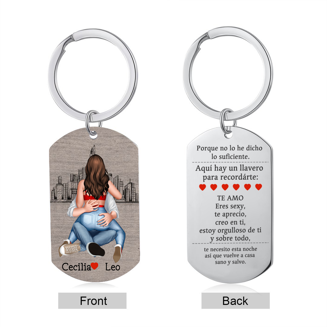 Llavero de pareja abrazada personalizado con 2 nombres y ropas | Jessemade