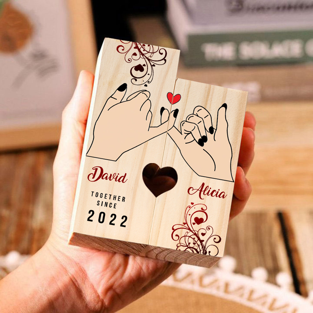 Candelero de dedos cogidos para pareja de madera de dos piezas sin candela con 2 nombres y texto personalizados y año-Jessemade ES
