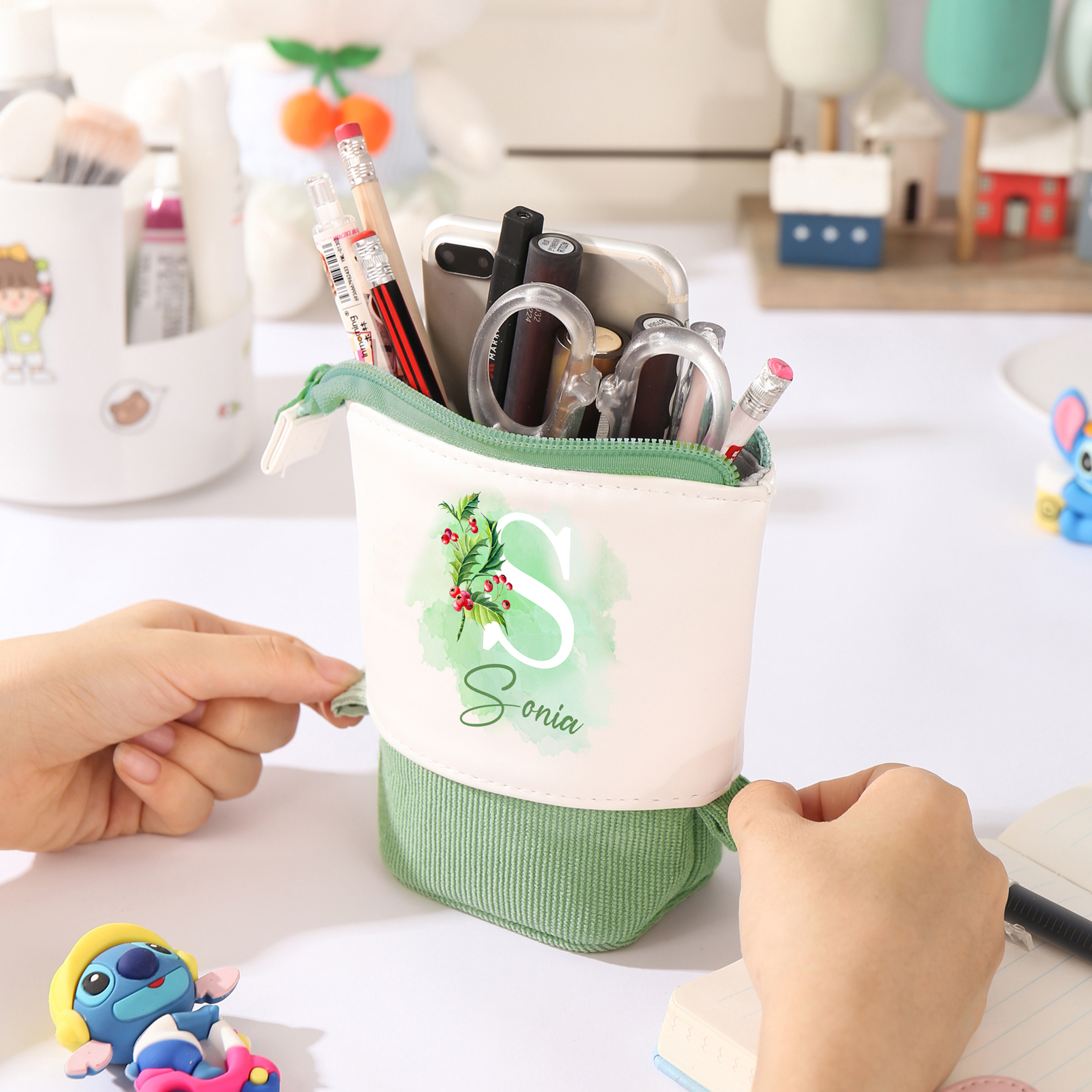 Estuche personalizado con nombre, letra y flor de nacimiento con diseños coloridos para niños
