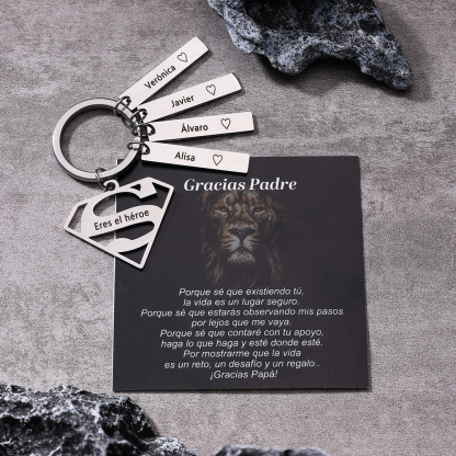 A mi papá - Llavero Superman con 4 nombres personalizados con texto-Jessemade ES