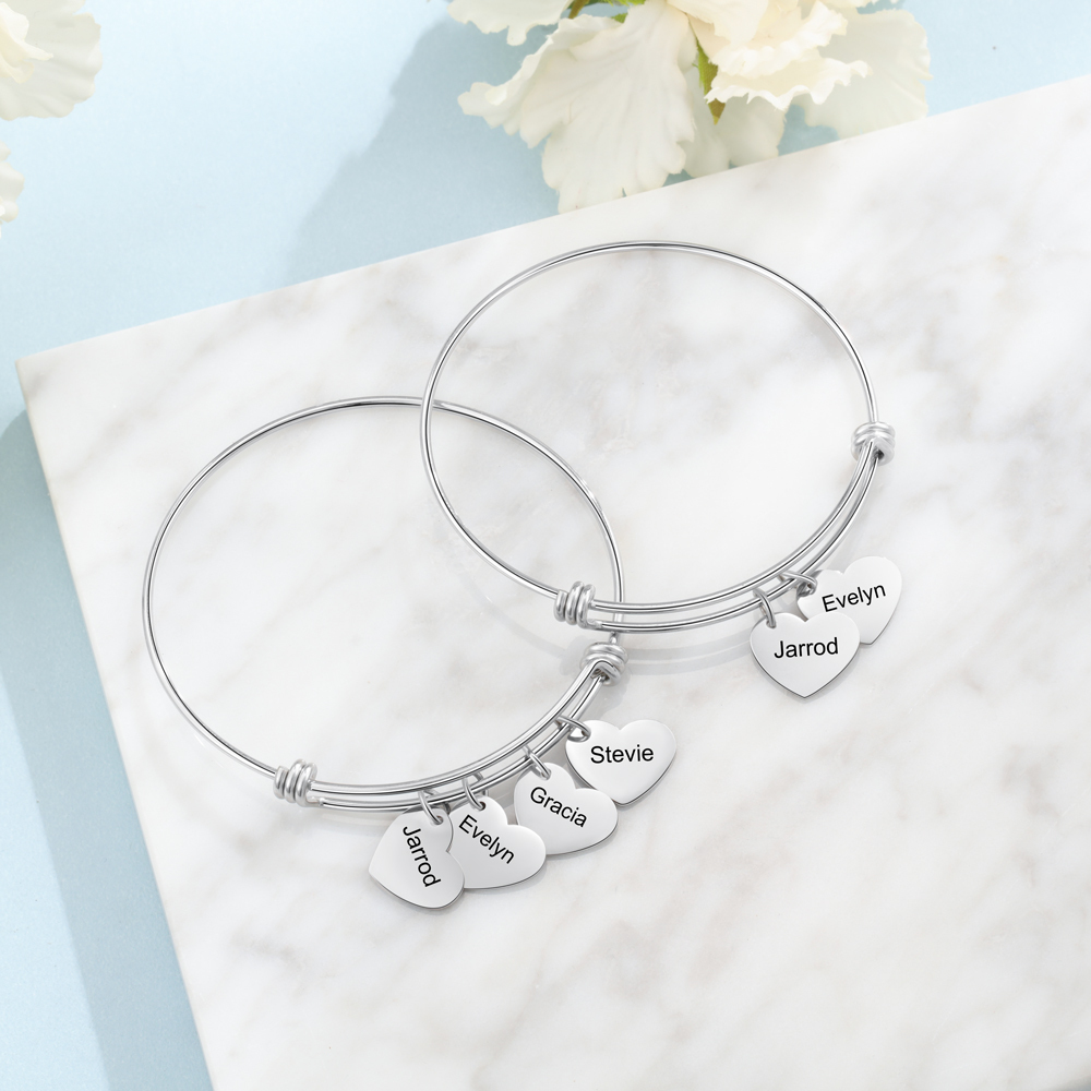 Pulsera con 5 nombres personalizados y 5 dijes de corazón-Jessemade ES