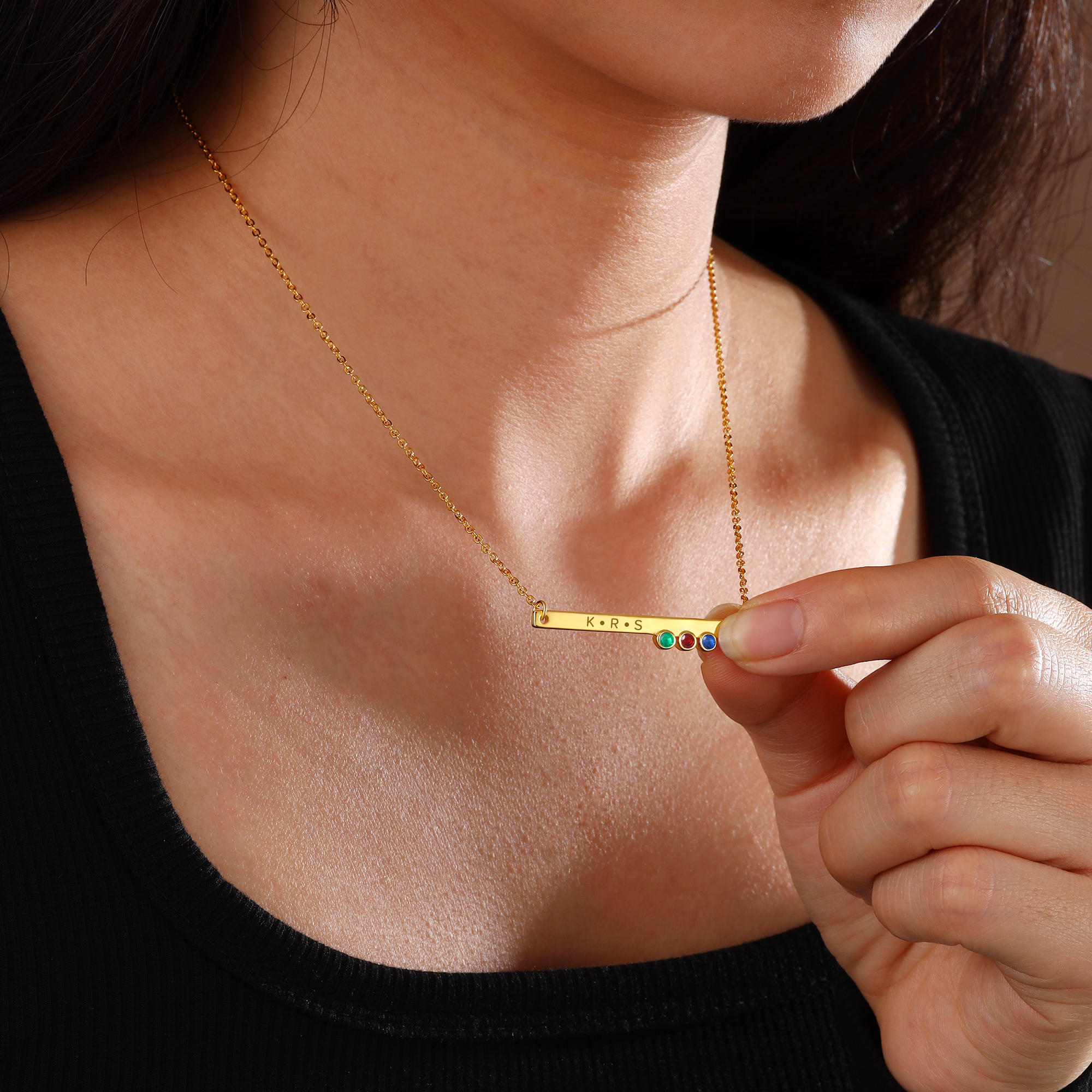 Collar con colgante de placa con 1-4 piedras de nacimiento personalizadas con texto-Jessemade ES