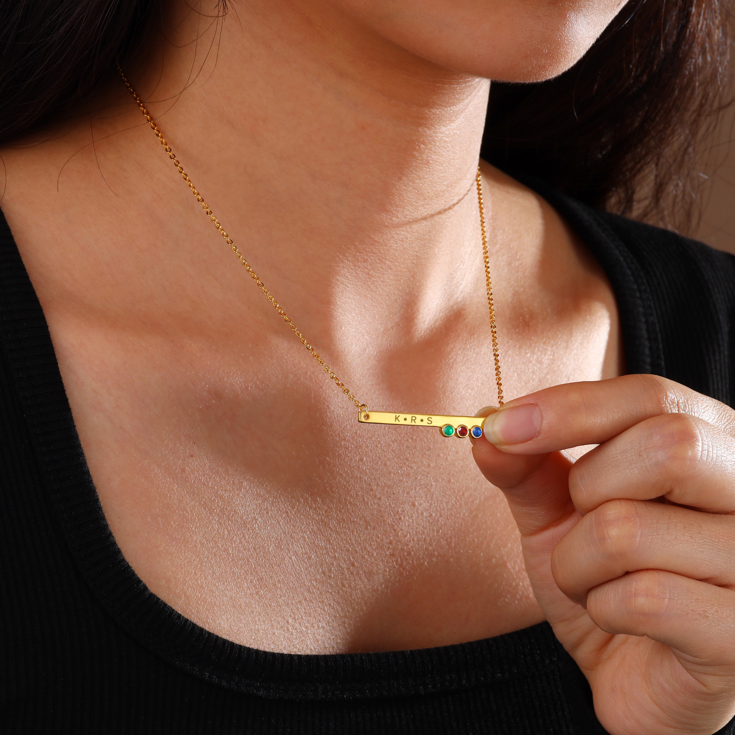 Collar con colgante de placa con 1-4 piedras de nacimiento personalizadas con texto-Jessemade ES