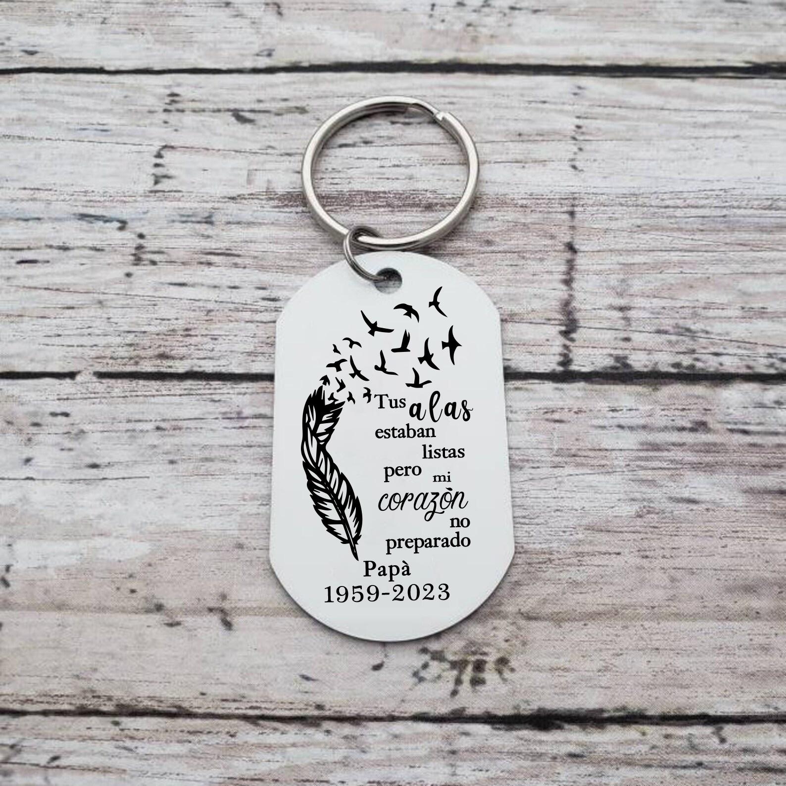 Llavero conmemorativo a un ser querido personalizado con nombre y año-Jessemade ES