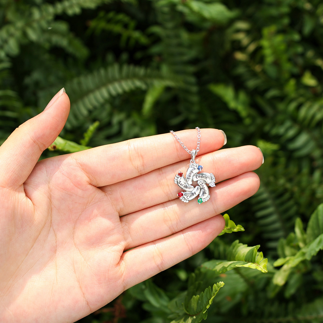 Collar con 5 nombres y 5 piedras de nacimiento personalizados en pies de bebé-Jessemade ES
