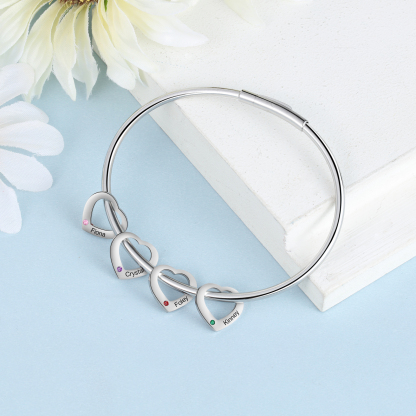 Pulsera con colgantes de corazón personalizados con 4 nombres y 4 pied