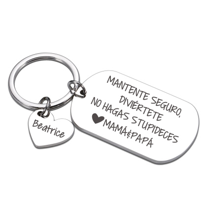 Llavero de placa "MANTENTE SEGURO, DIVIÉRTETE, NO HAGAS STUPIDECES" a hijo de padres 1 nombre personalizado-Jessemade ES