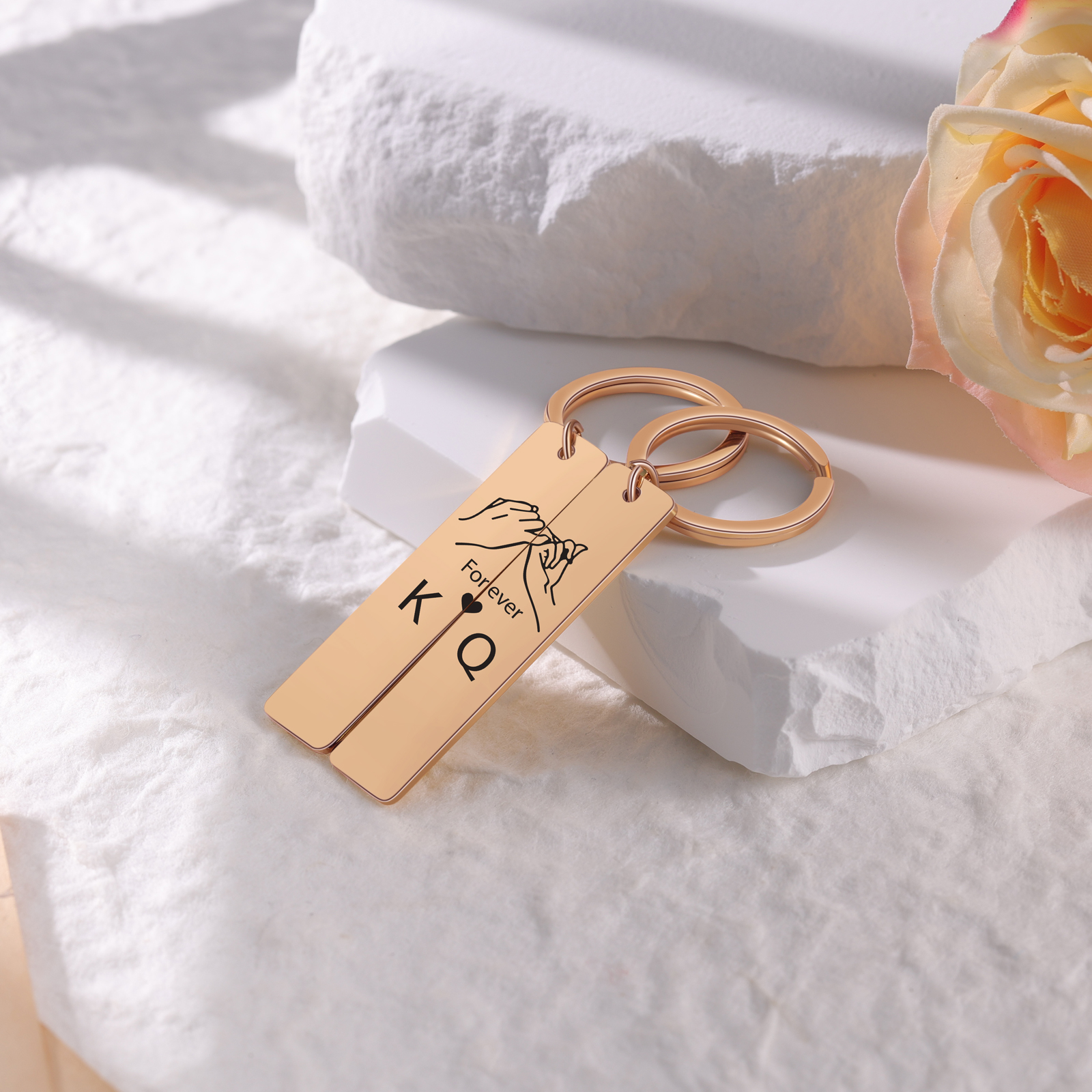 Con caja Navidad - Llavero para pareja dedos cogidos 2 letras en personalizar-Jessemade ES