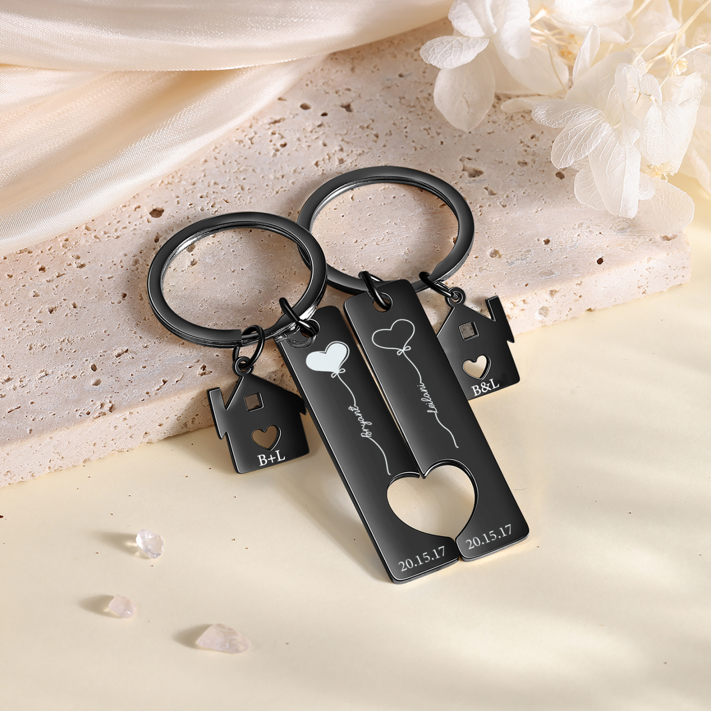 Llavero para pareja corazones 2 nombres, 2 letras personalizados con fecha dije de casa-Jessemade ES