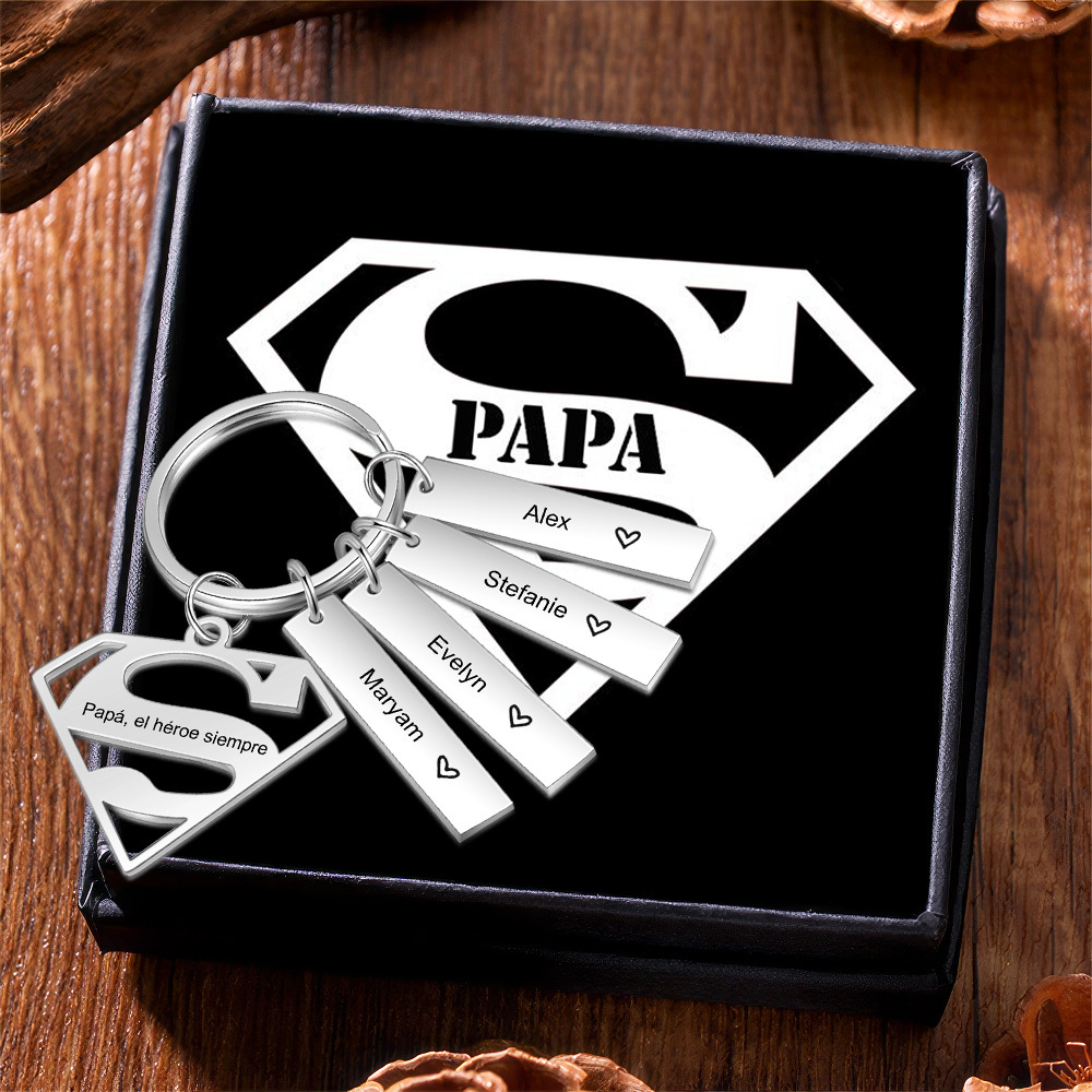 A mi papá - Llavero Superman con 4 nombres personalizados con texto-Jessemade ES