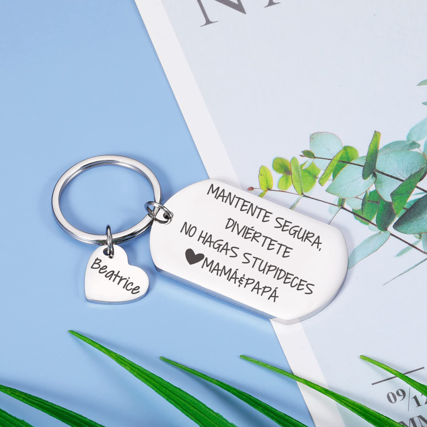 Llavero de placa "MANTENTE SEGURA, DIVIÉRTETE, NO HAGAS STUPIDECES" a hija de padres 1 nombre personalizado-Jessemade ES