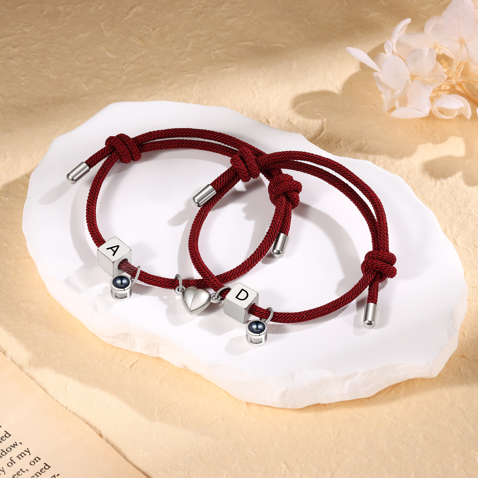 Pulsera de cuerda para pareja personalizada con 2 letras con proyección de foto y dije de corazón magnético-Jessemade ES