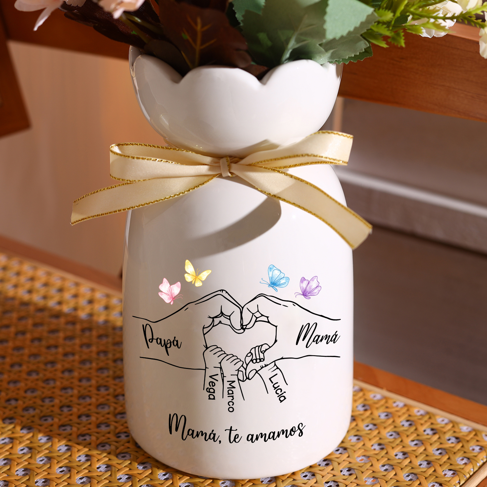 Jarrón de flores de cerámica personalizado con motivo familiar de manos unidas, personalizado con 3-8 nombres
