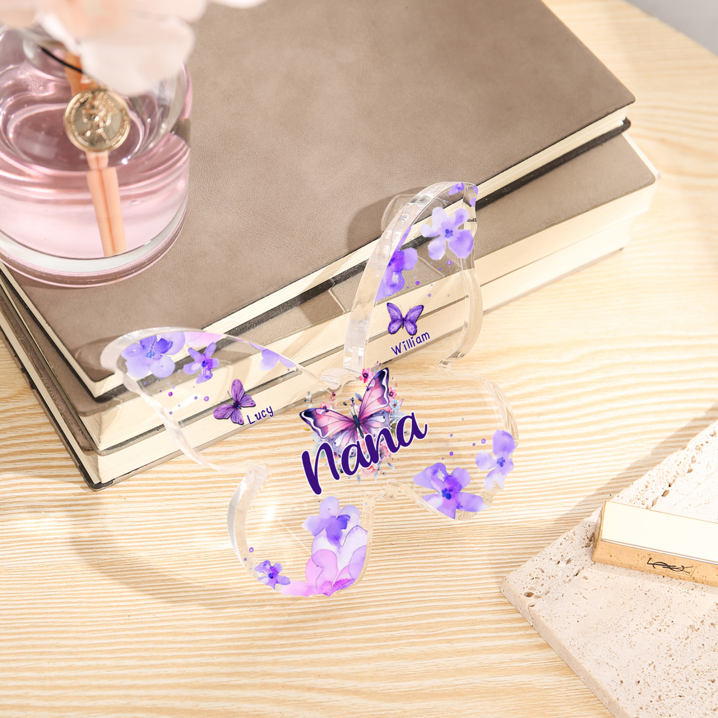 A mi mamá/abuela-Placa de acrílico "Mariposas" en forma de mariposa 2 nombres y 1 texto personalizados-Jessemade ES