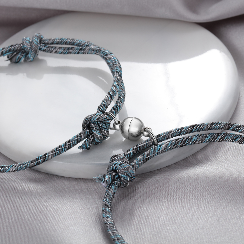 Pulsera de cuerda para pareja 2 nombres y 1 texto personalizados con dije magnético