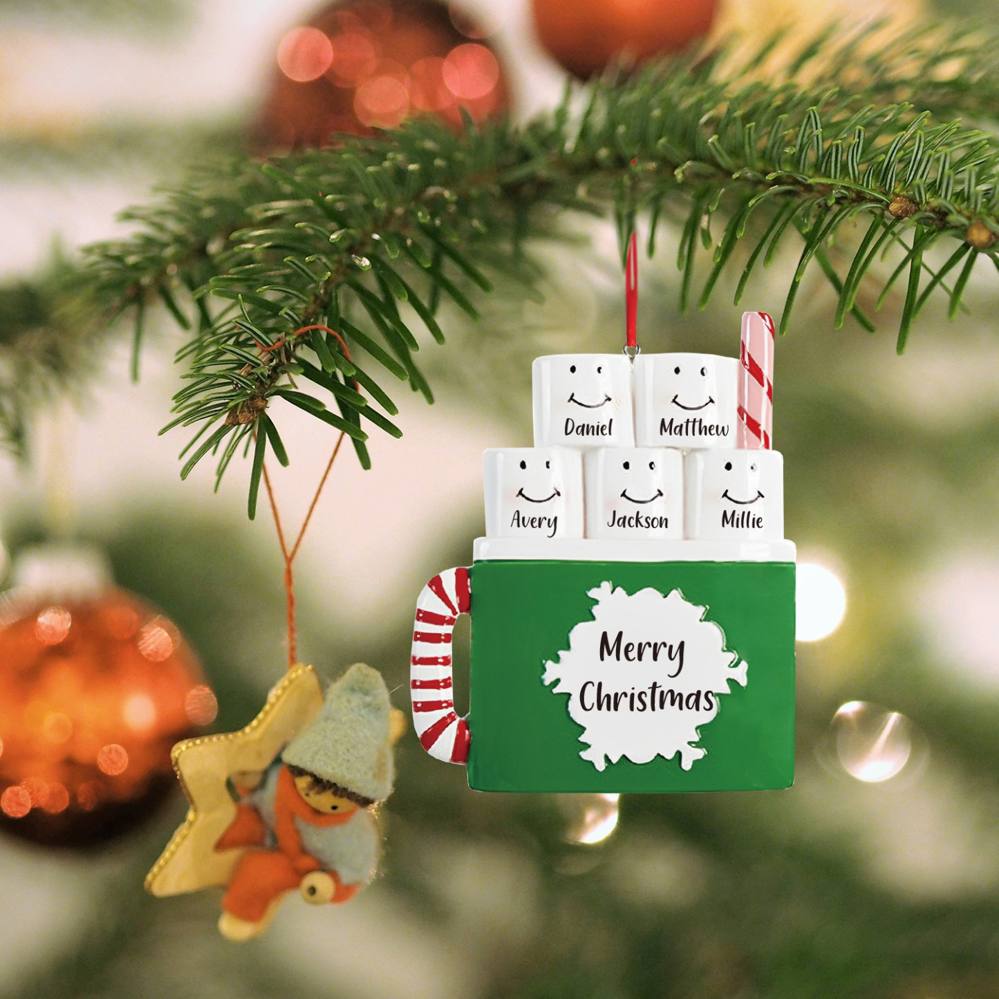 Navidad-Ornamento muñecos navideño de madera taza 5 nombres y 1 texto personalizados adorno del árbol-Jessemade ES