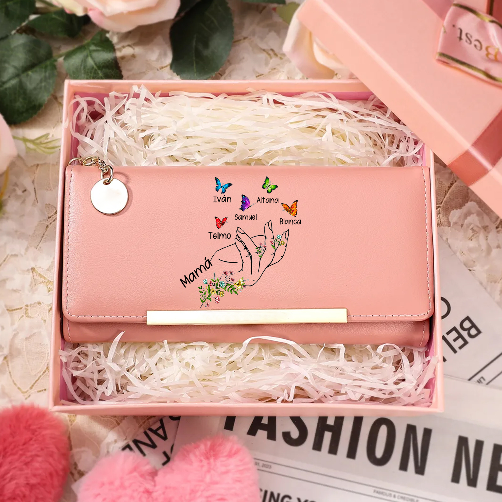 Cartera de mujer personalizada con motivo floral y de mariposas, diseñada con 2 a 8 nombres de pila