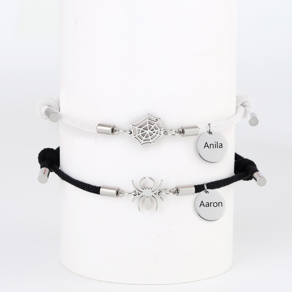 Pulsera de dos piezas de cuerda 2 nombres personalizados para pareja con dije magnético con araña y telaraña