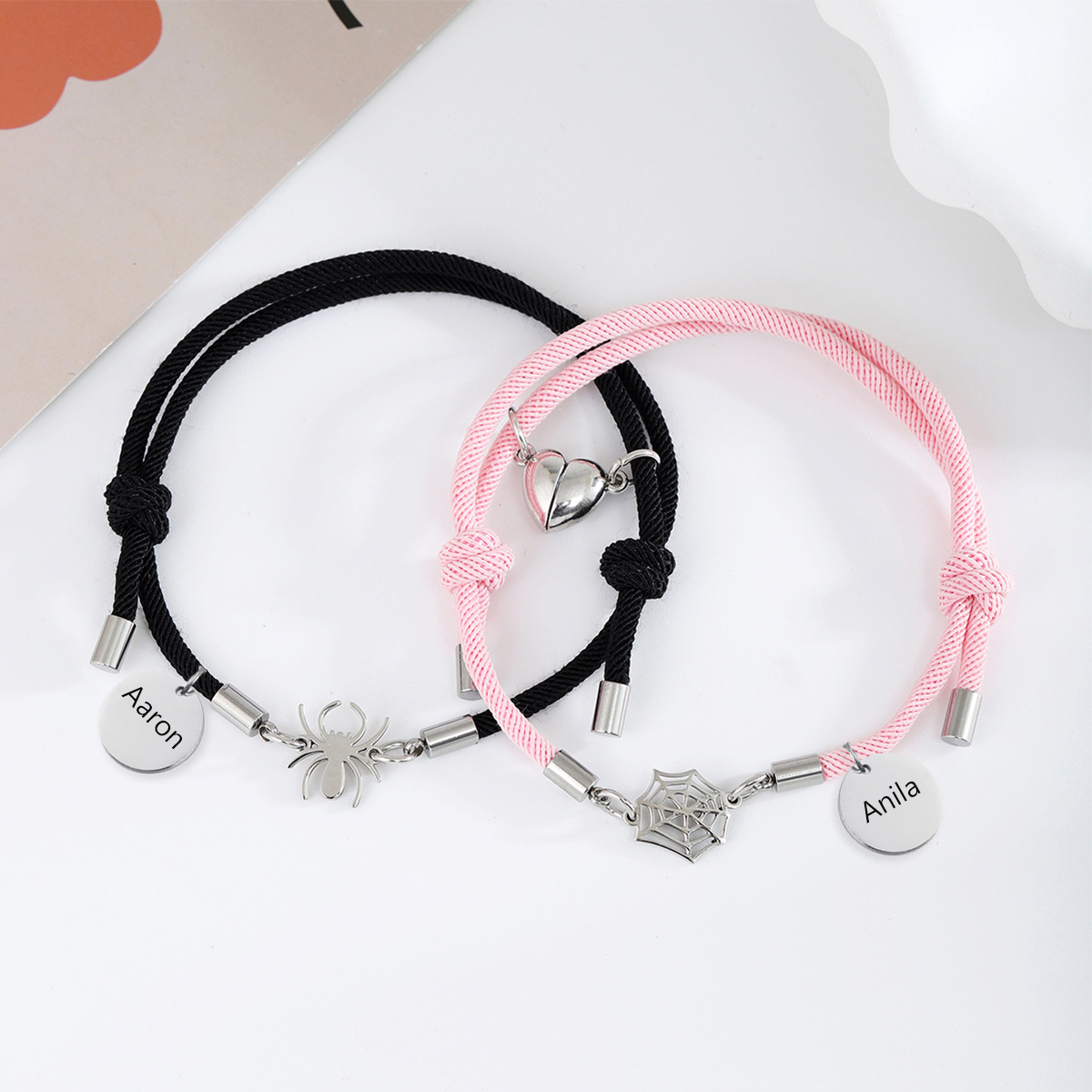 Pulsera de dos piezas de cuerda 2 nombres personalizados para pareja con dije magnético con araña y telaraña