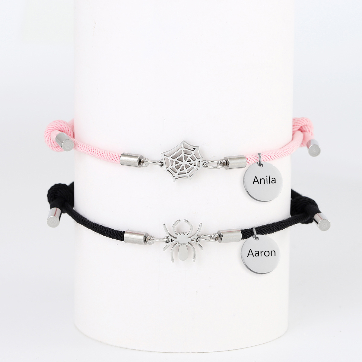 Pulsera de dos piezas de cuerda 2 nombres personalizados para pareja con dije magnético con araña y telaraña