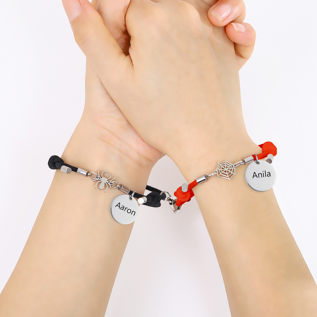 Pulsera de dos piezas de cuerda 2 nombres personalizados para pareja con dije magnético con araña y telaraña