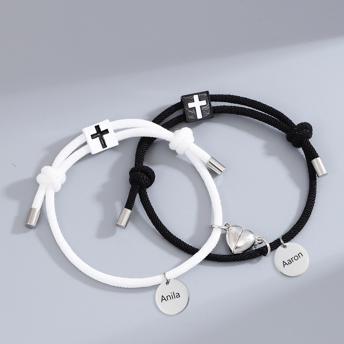 Pulsera de dos piezas de cuerda 2 nombres personalizados para pareja con dije magnético con cruz