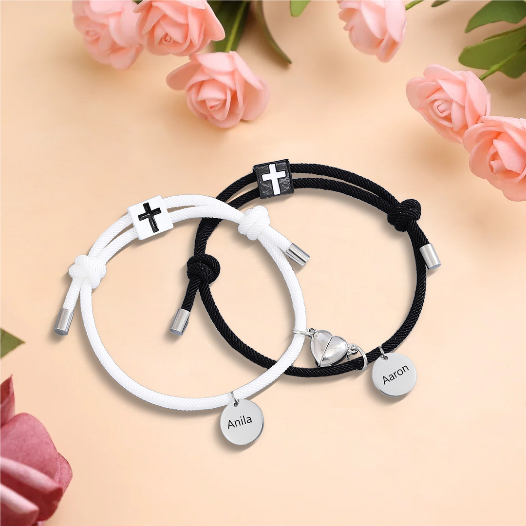 Pulsera de dos piezas de cuerda 2 nombres personalizados para pareja con dije magnético con cruz