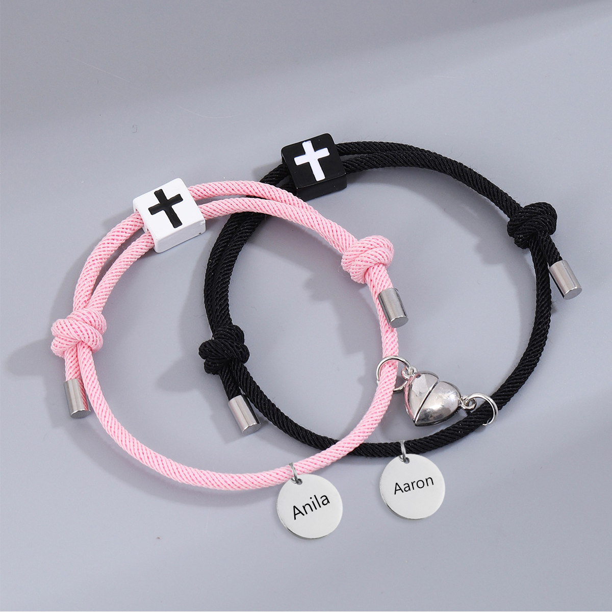 Pulsera de dos piezas de cuerda 2 nombres personalizados para pareja con dije magnético con cruz