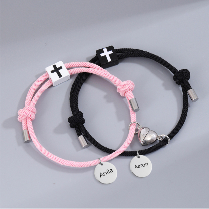 Pulsera de dos piezas de cuerda 2 nombres personalizados para pareja con dije magnético con cruz