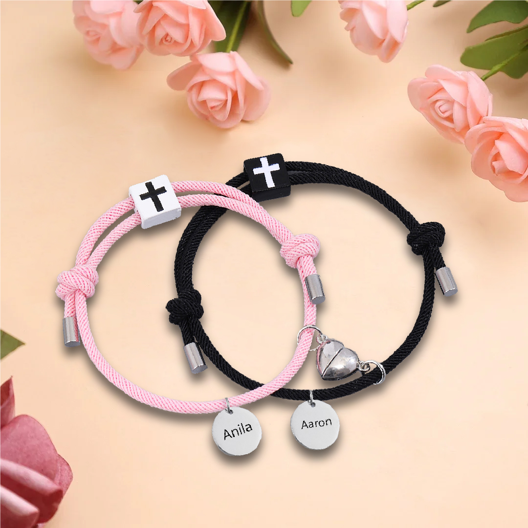 Pulsera de dos piezas de cuerda 2 nombres personalizados para pareja con dije magnético con cruz