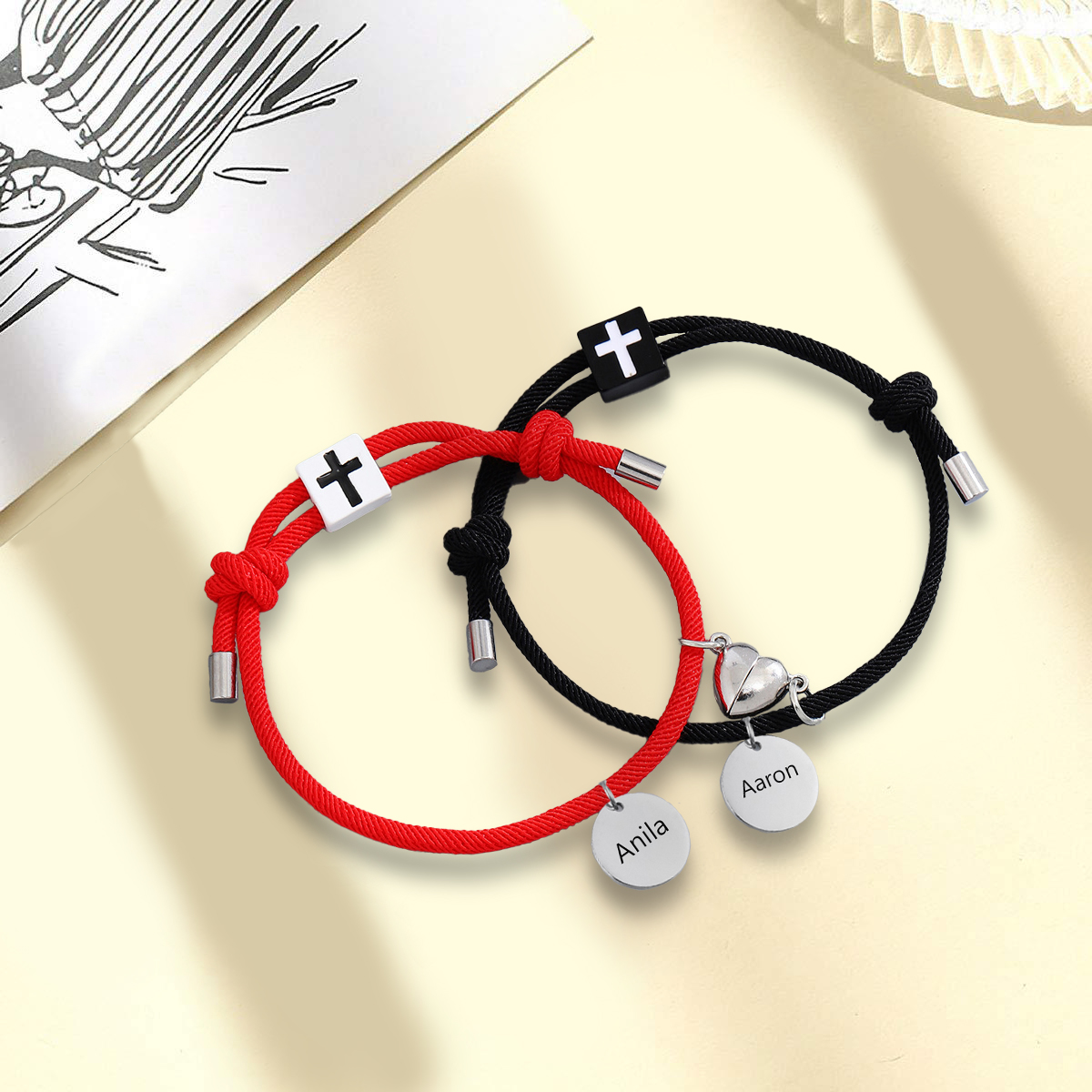 Pulsera de dos piezas de cuerda 2 nombres personalizados para pareja con dije magnético con cruz