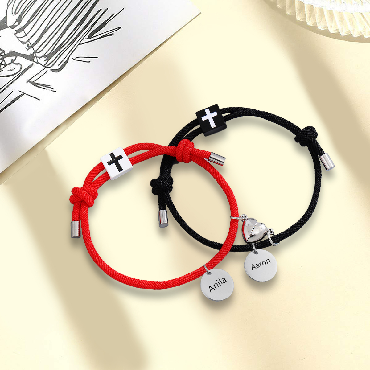 Pulsera de dos piezas de cuerda 2 nombres personalizados para pareja con dije magnético con cruz