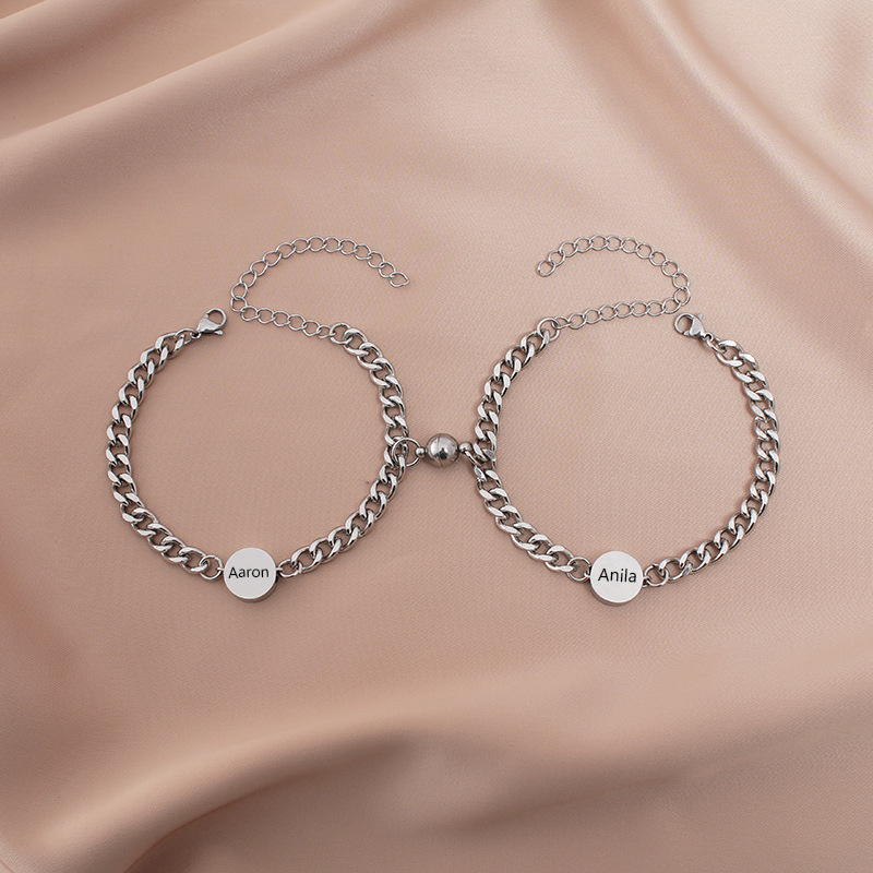 Pulseras de cadena personalizadas con 2 nombres para pareja con dije magnético