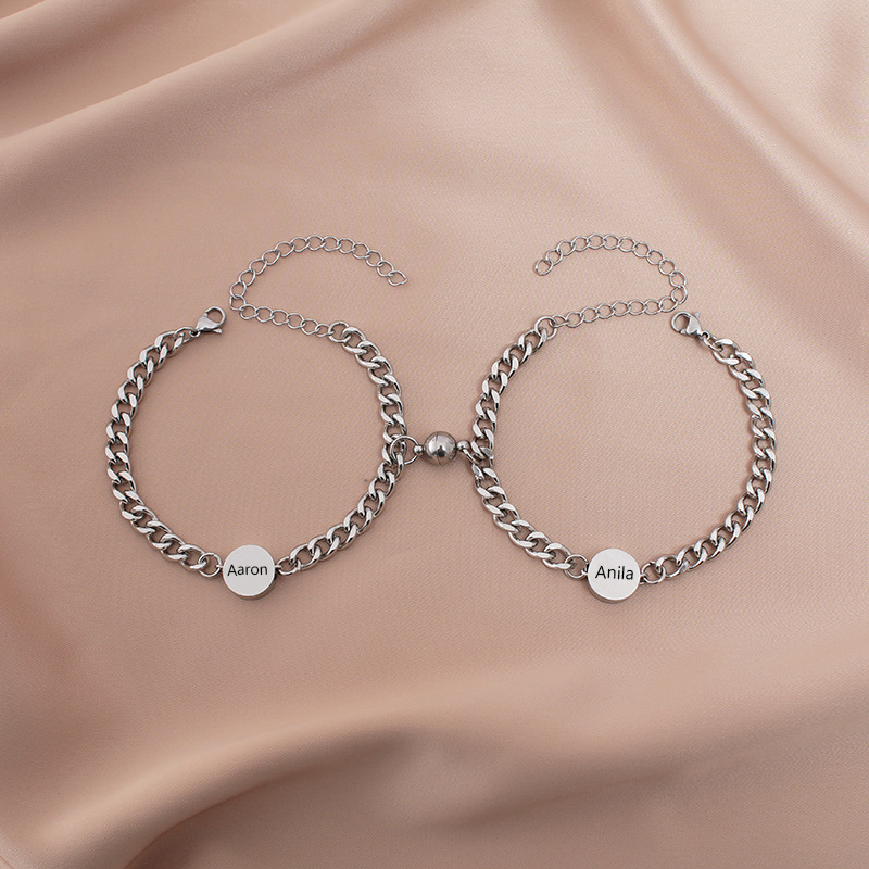 Pulseras de cadena personalizadas con 2 nombres para pareja con dije magnético