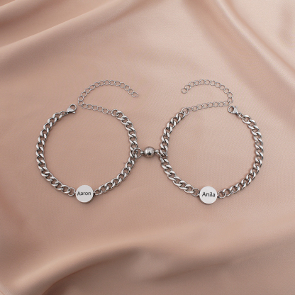 Pulseras de cadena personalizadas con 2 nombres para pareja con dije magnético