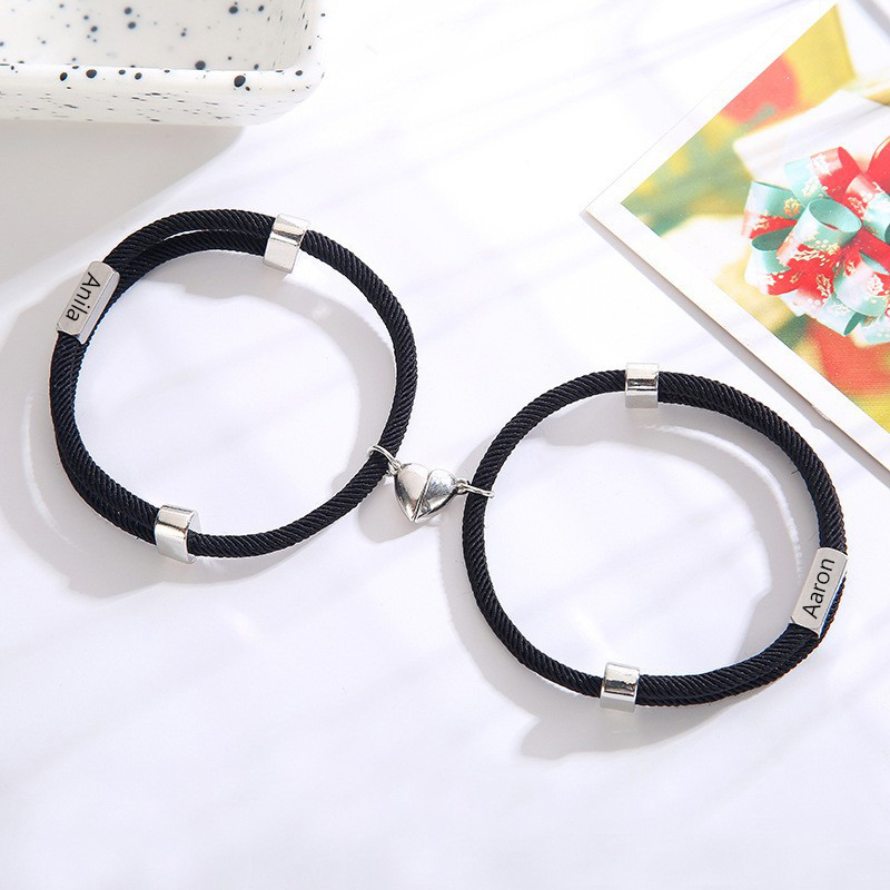 Pulsera de dos piezas de cuerda con 2 nombres personalizados para pareja con dije magnético