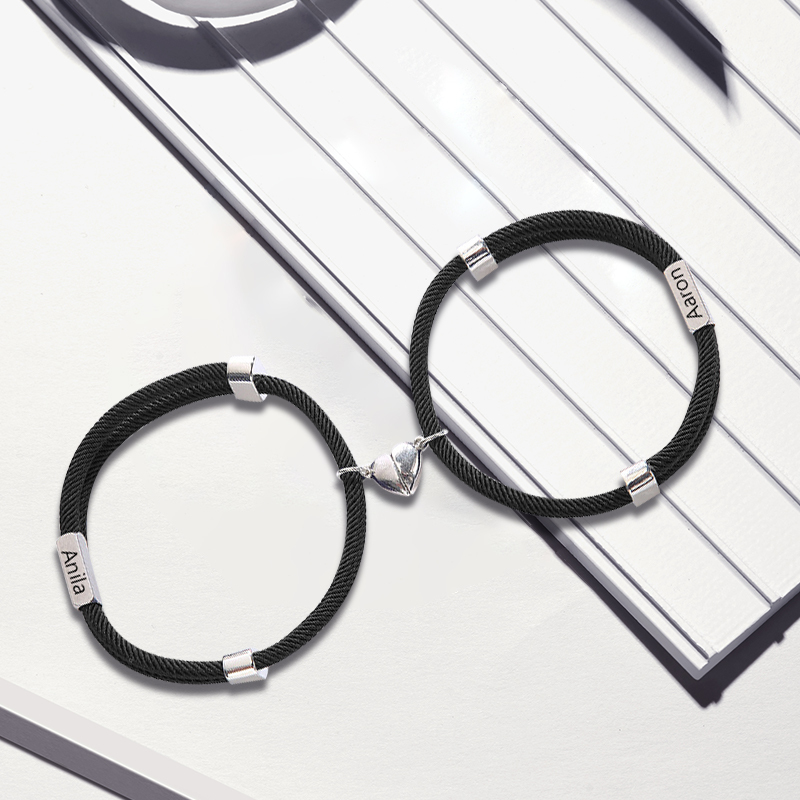 Pulsera de dos piezas de cuerda con 2 nombres personalizados para pareja con dije magnético