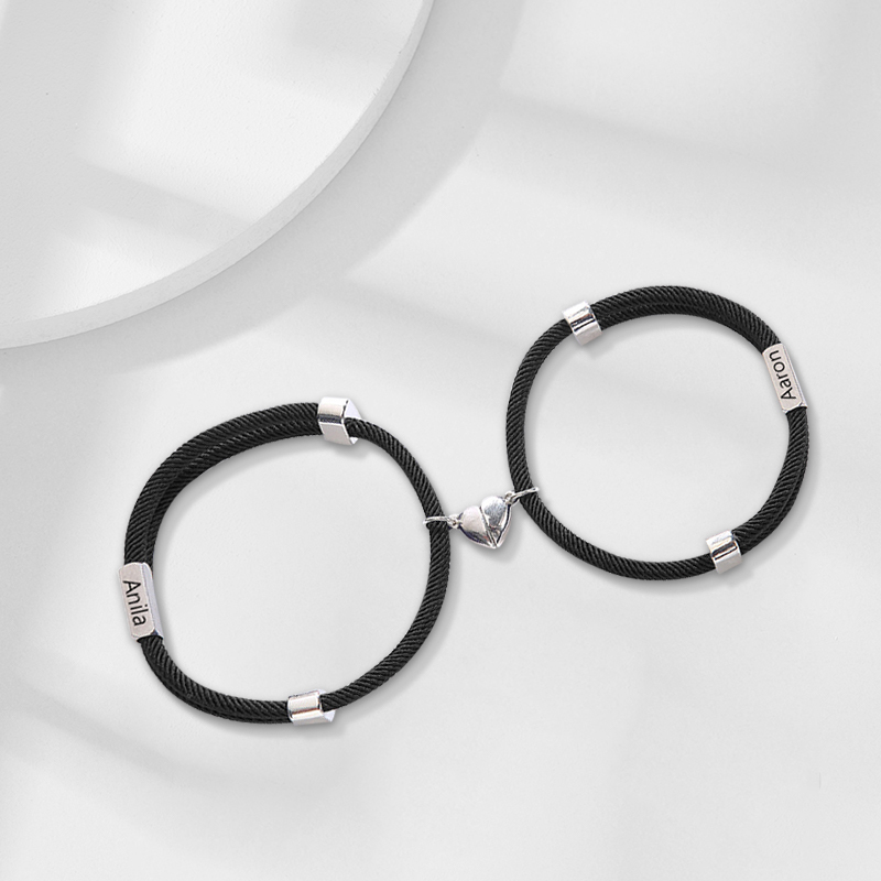 Pulsera de dos piezas de cuerda con 2 nombres personalizados para pareja con dije magnético