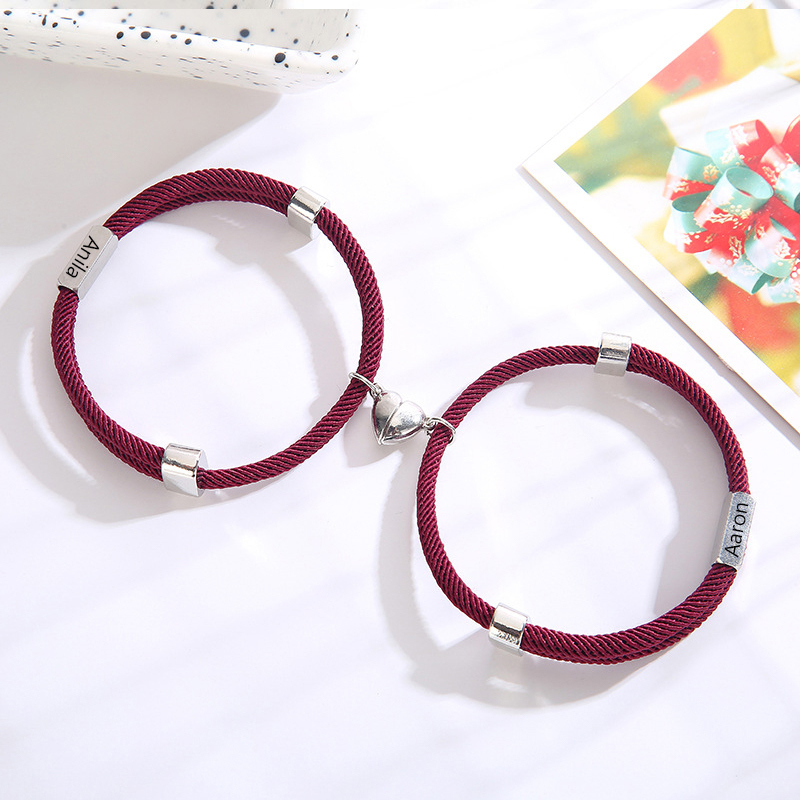 Pulsera de dos piezas de cuerda con 2 nombres personalizados para pareja con dije magnético