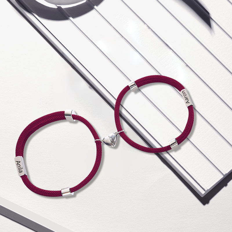 Pulsera de dos piezas de cuerda con 2 nombres personalizados para pareja con dije magnético