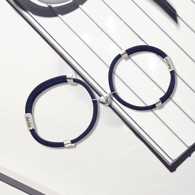 Pulsera de dos piezas de cuerda con 2 nombres personalizados para pareja con dije magnético