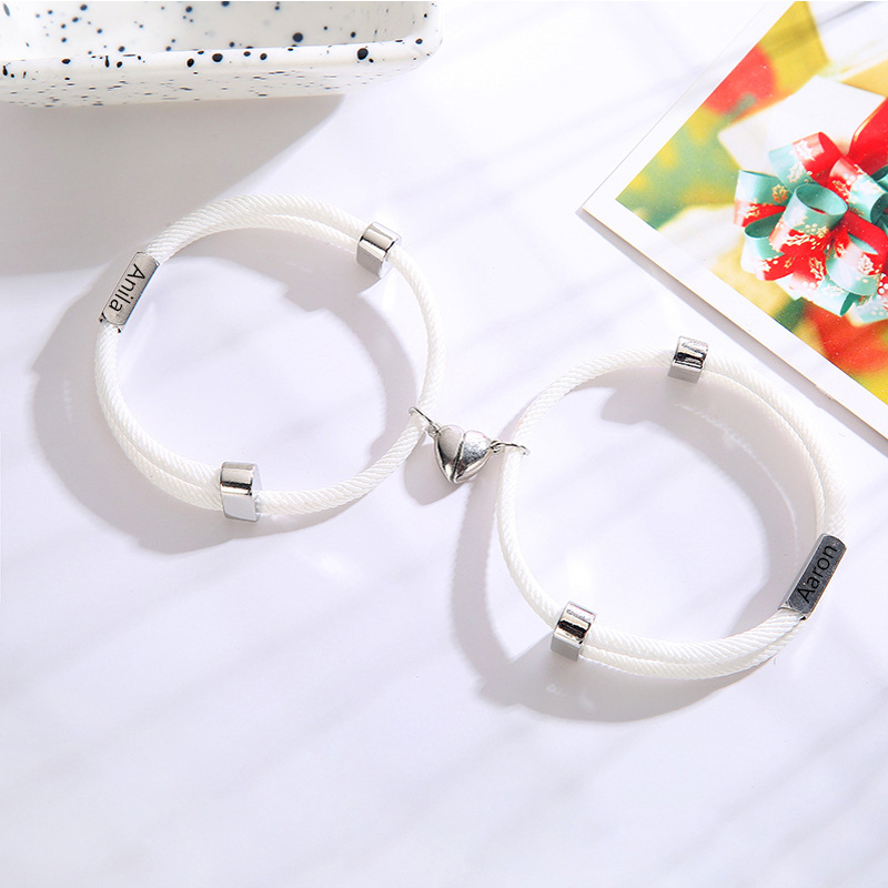 Pulsera de dos piezas de cuerda con 2 nombres personalizados para pareja con dije magnético