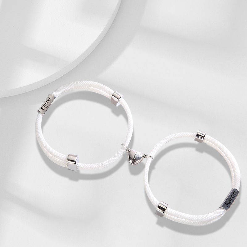 Pulsera de dos piezas de cuerda con 2 nombres personalizados para pareja con dije magnético