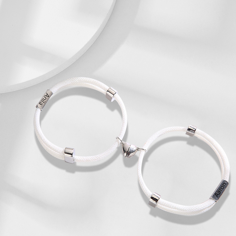 Pulsera de dos piezas de cuerda con 2 nombres personalizados para pareja con dije magnético