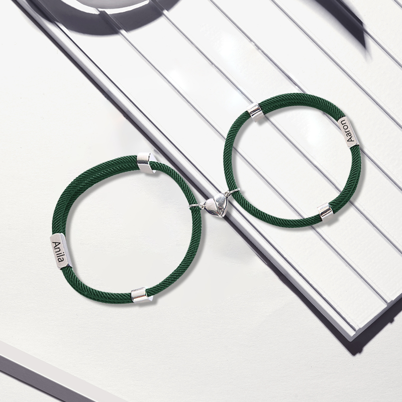 Pulsera de dos piezas de cuerda con 2 nombres personalizados para pareja con dije magnético