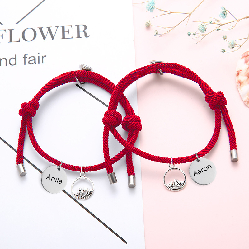Pulsera de dos piezas de cuerda con 2 nombres personalizados para pareja con dije magnético